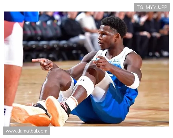 爱德华兹复出打替补 原因竟是拉屎去 爱德华兹复出打替补 原因竟是拉屎去